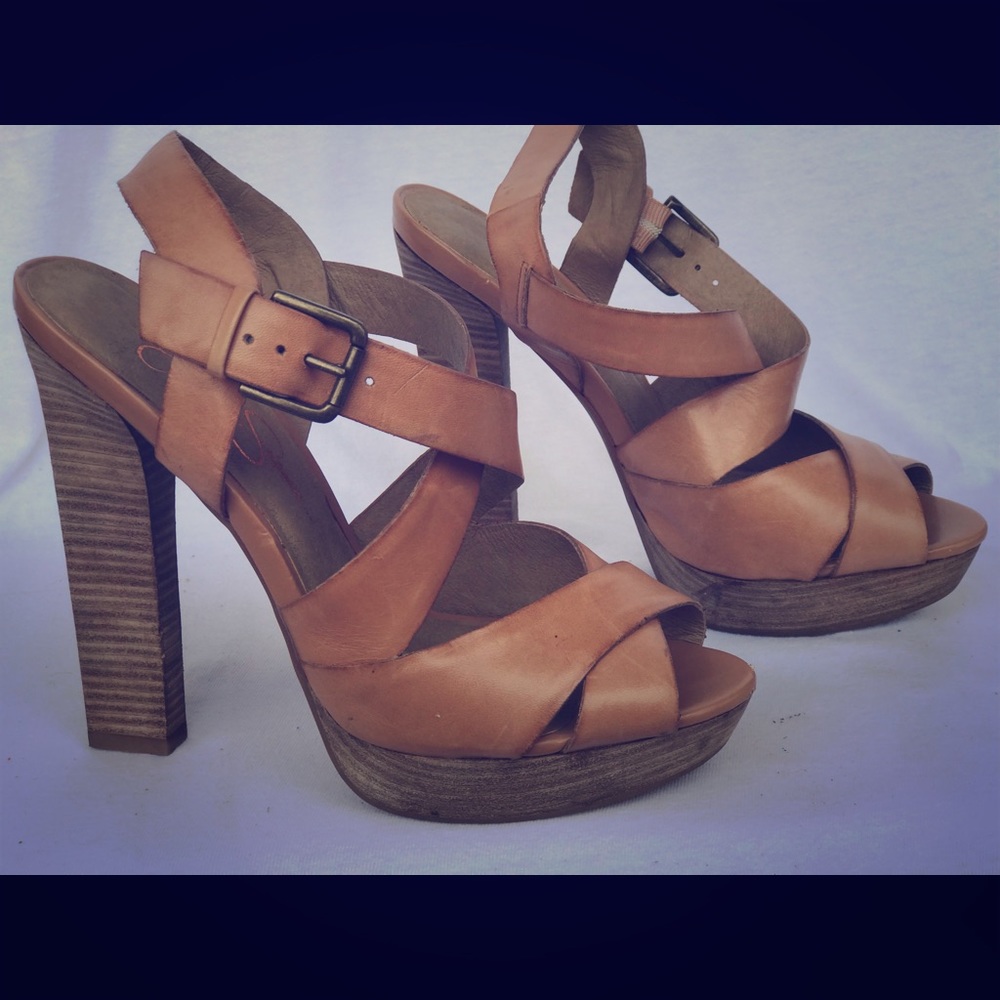 Jessica Simpson leather pumps